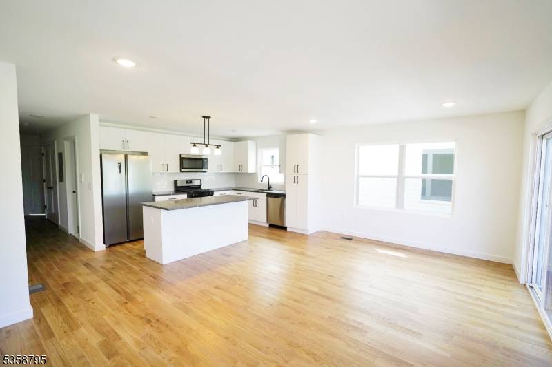 Seaport Dr Elizabeth City New Jersey Multi-Story