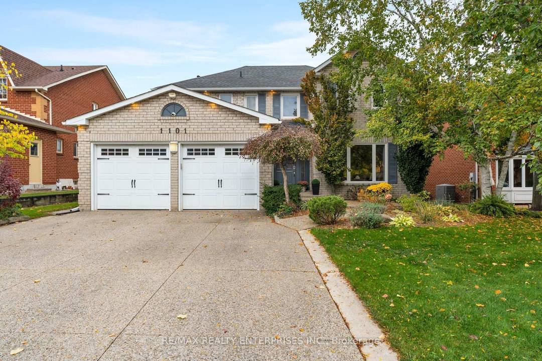 Welcome to this beautifully renovated home on a quiet cul de sac in the heart of Glen Abbey one of Oakville's most sought after neighbourhoods.