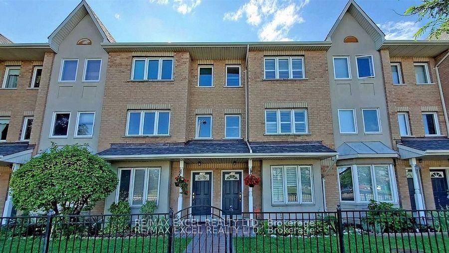 Extremely Beautiful 3 Storey 4 B Town Home, Larger Living amp ; Dining Area !