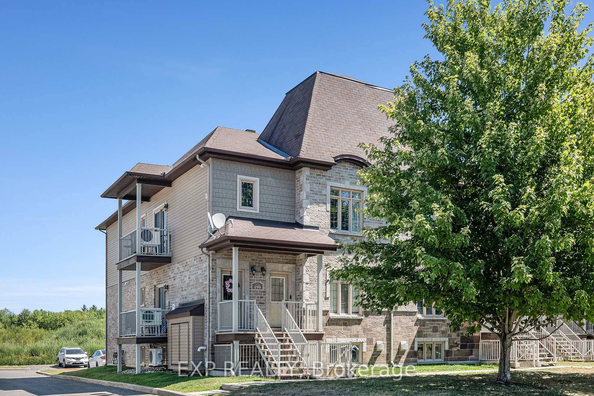 This beautifully maintained 2 bedroom, 1 bath condo is located in the vibrant heart of Limoges just 30 minutes from downtown Ottawa.
