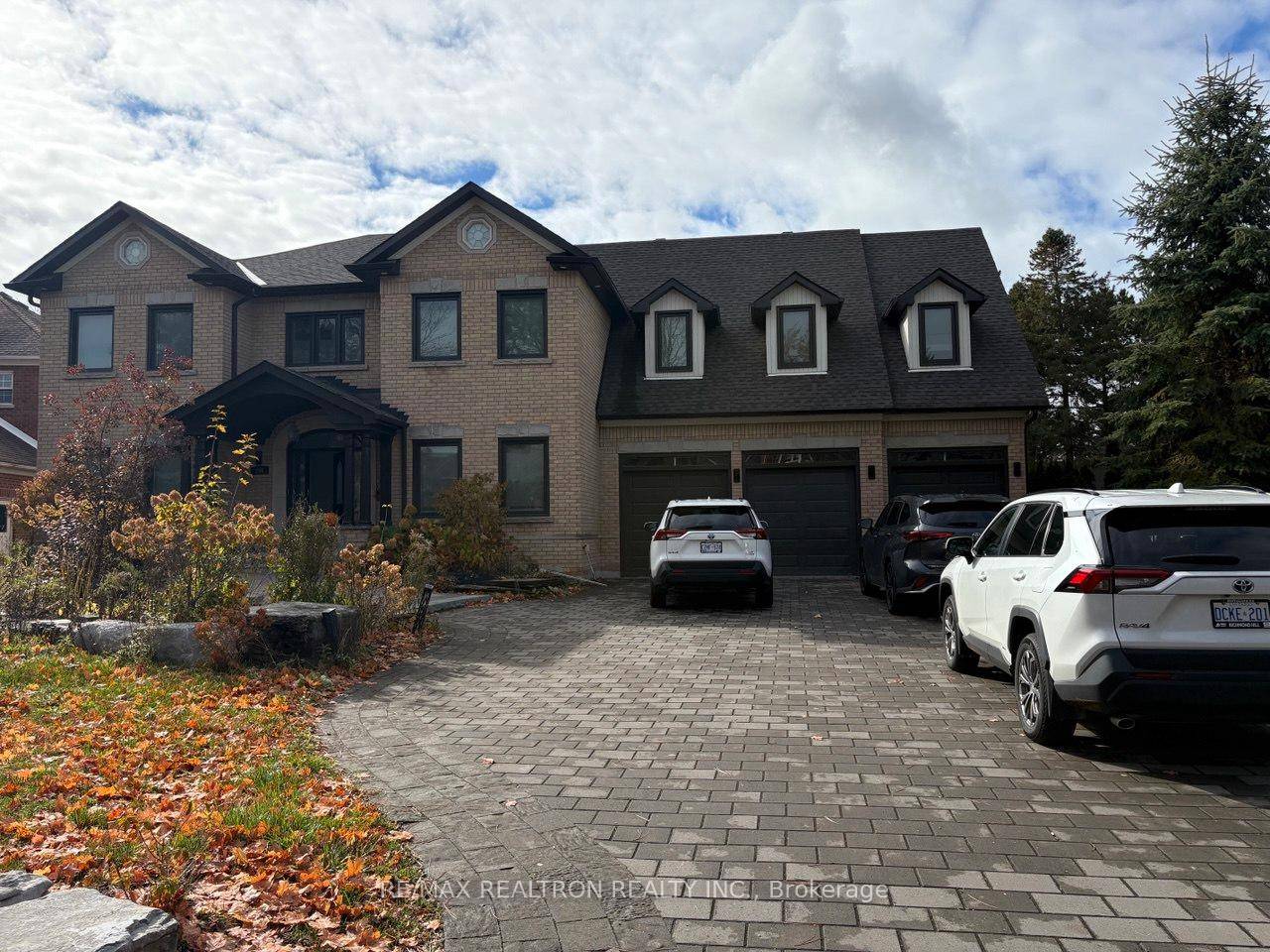 Brand New One Bedroom Basement Apartment in Aurora Kennedy Area Located in the desirable area, this brand new basement offers modern living in a quiet and secure neighborhood.