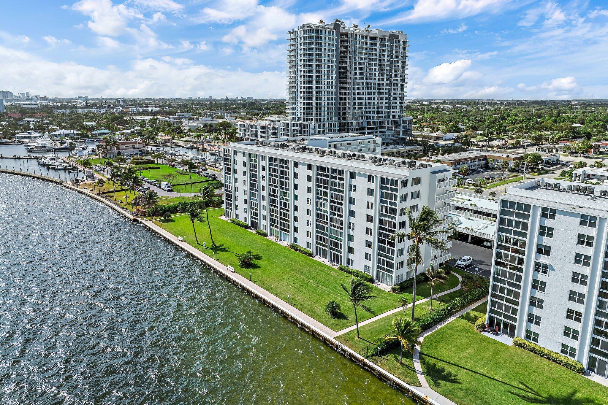 Your new Freshly Painted Condo End Unit has major up to date renovations featuring ALL NEW Stunning Iceland White Porcelain Tile Floor Through out, Classic Modern Cabinet Style Kitchen with ...