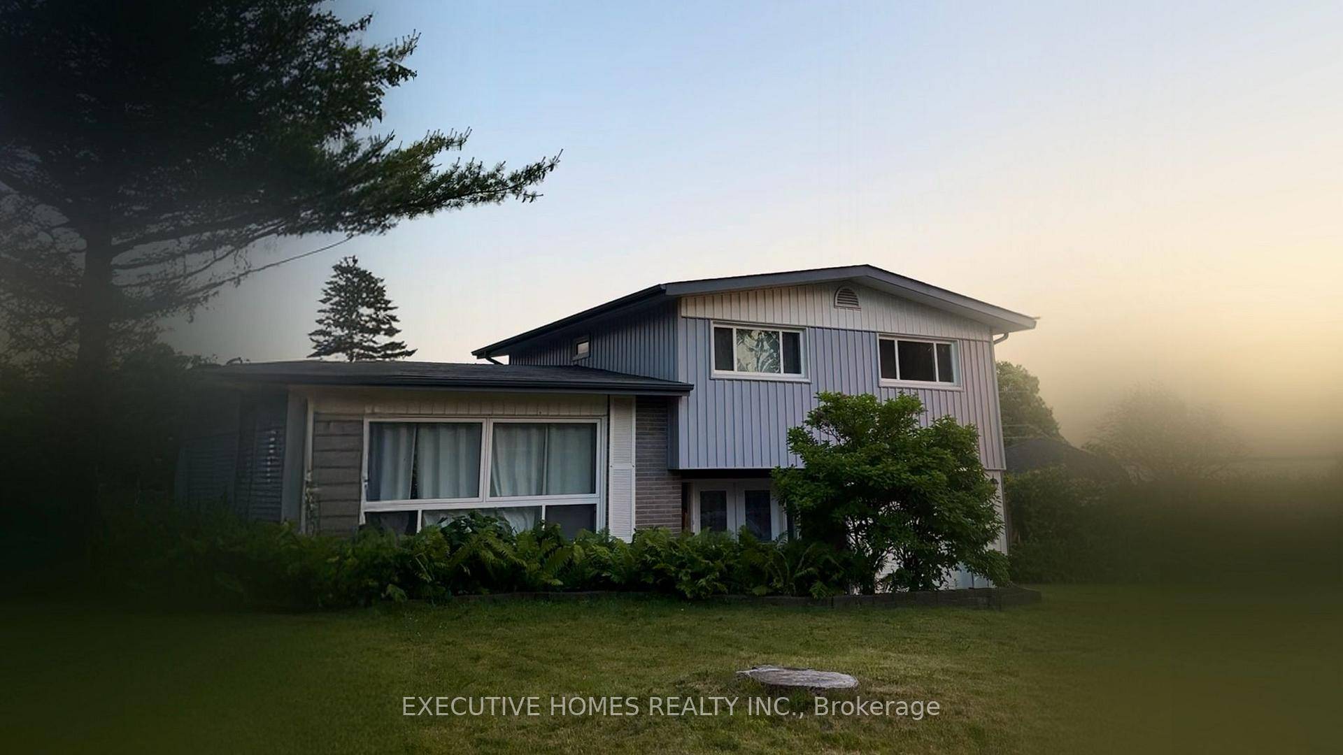 Spacious Upgraded sidesplits On Massive Lot !