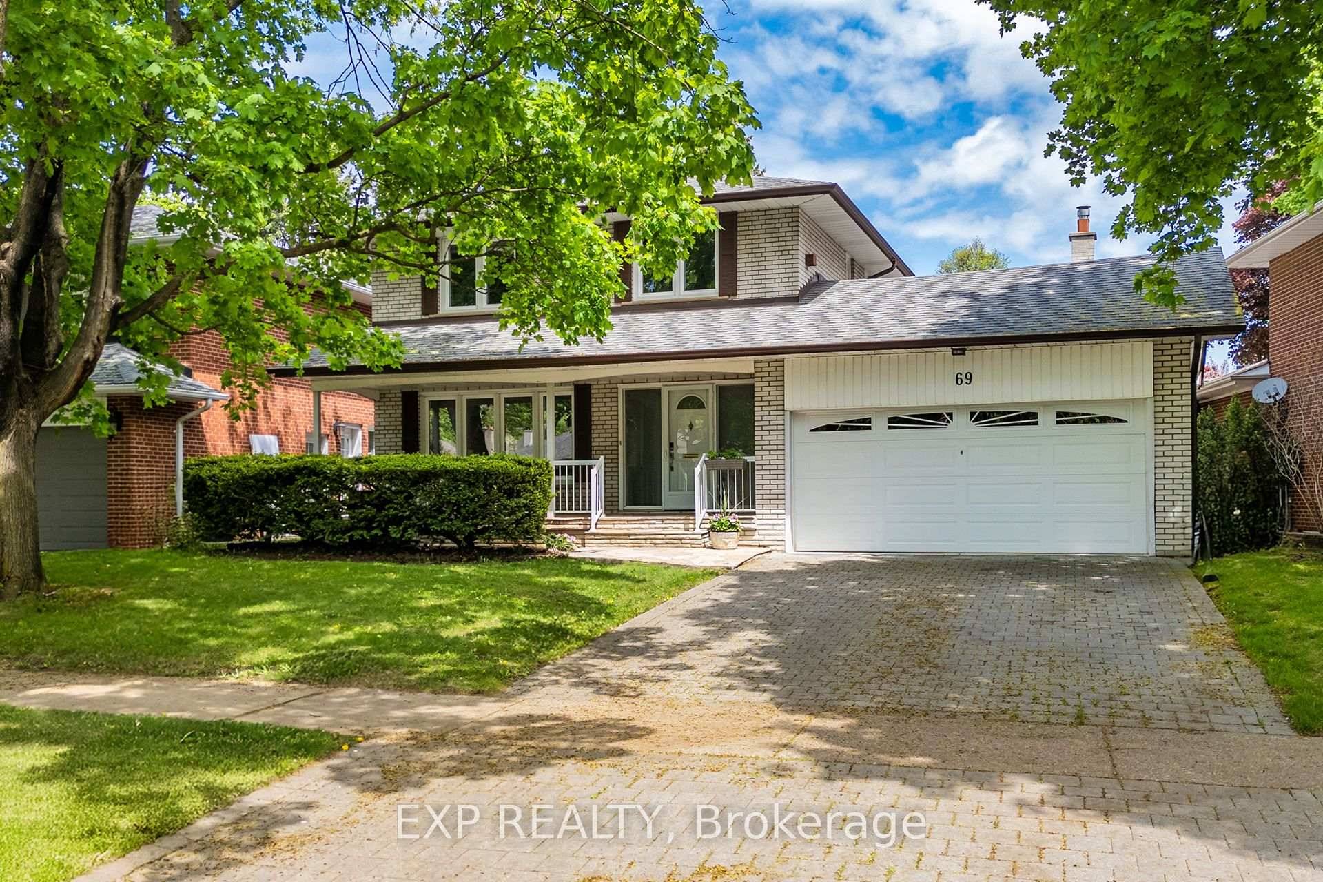 Welcome to 69 Pettit Drive, a spacious and beautifully maintained home located in a sought after, family friendly neighbourhood.