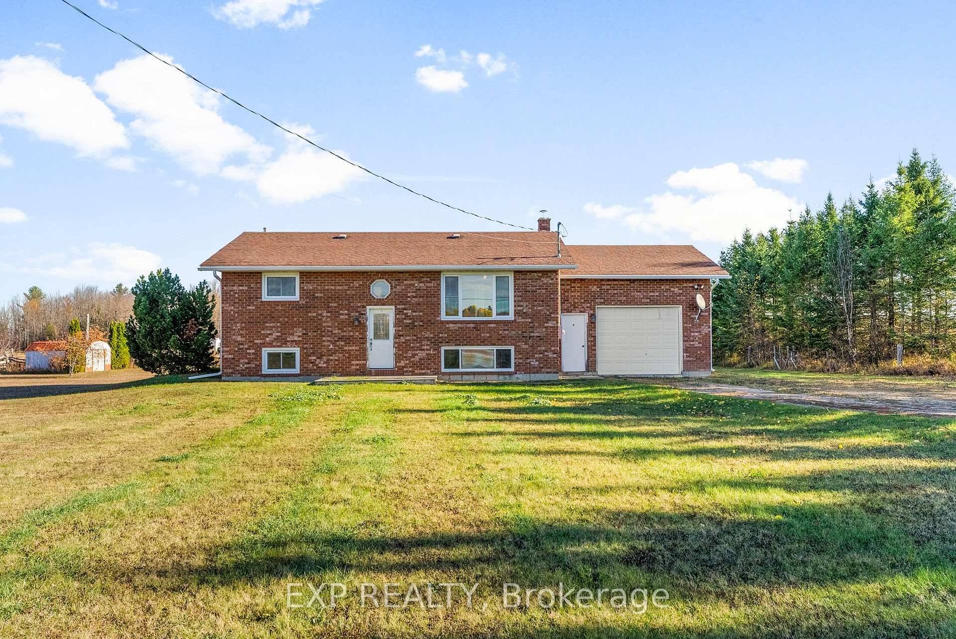 Welcome to 1860 Lochwinnoch Road !