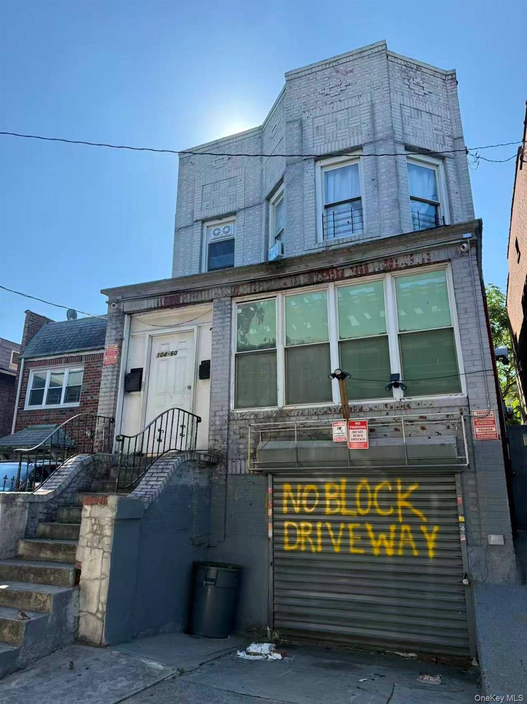 Discover unlimited potential and tremendous future growth with this detached 2 family home located in Prime Busy Location in Corona !