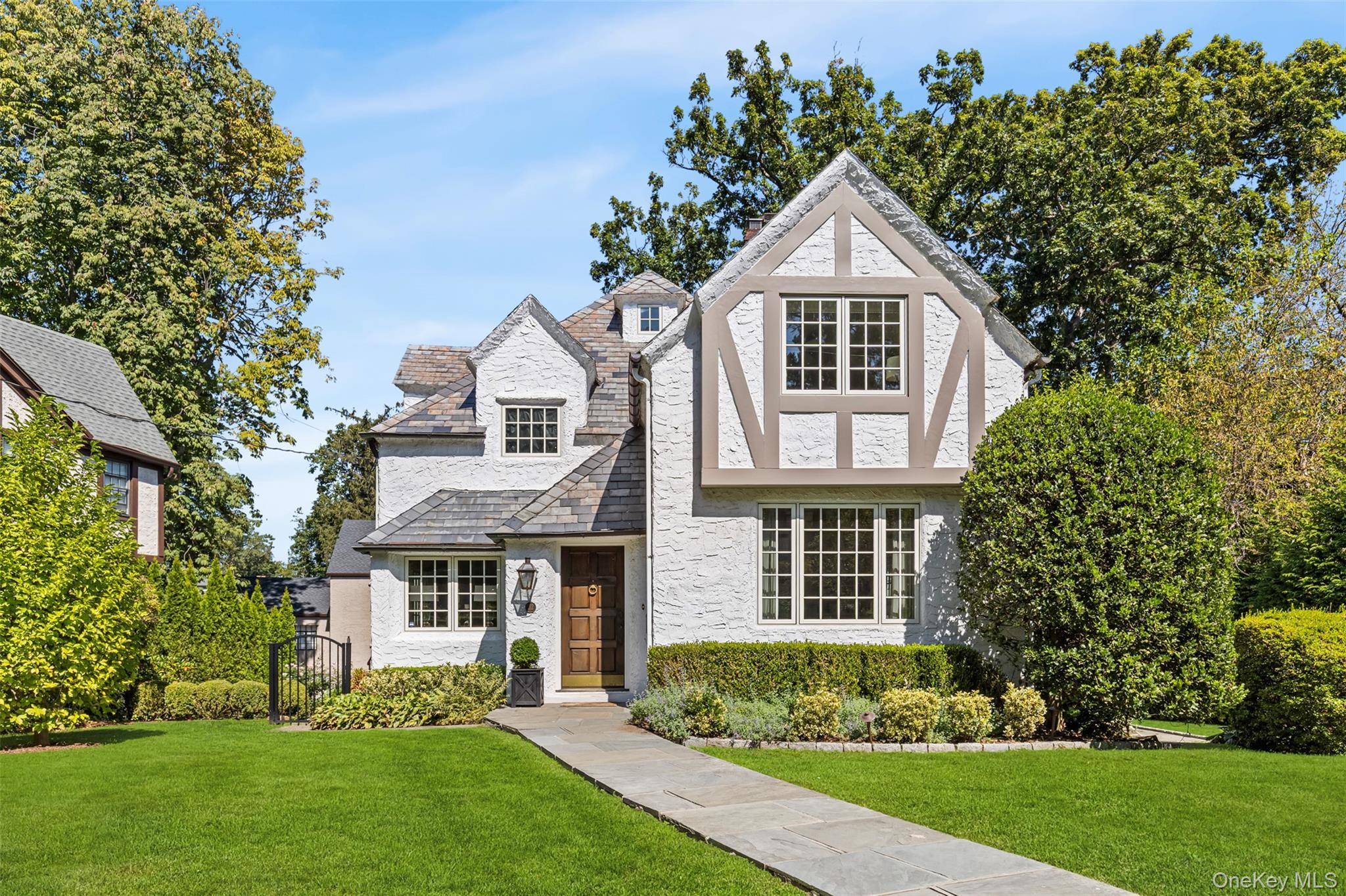 This charming sun drenched Tudor in the coveted Cedar Knolls section of Bronxville PO blends timeless architecture with thoughtful updates.