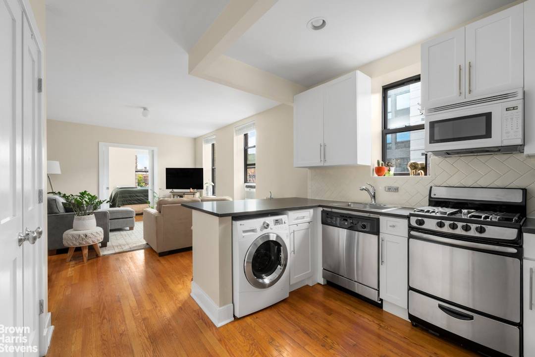Welcome home to Apt 512 in 305 W 150th St, a one bedroom corner unit with windows in every room, bringing in an abundance of natural light through the south ...