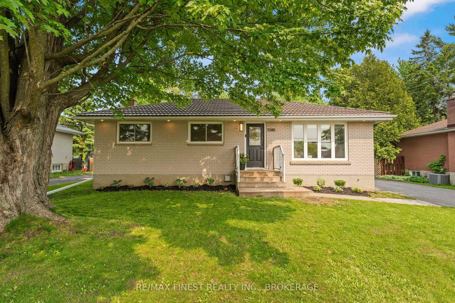 Welcome to 1280 Westbrook Road !
