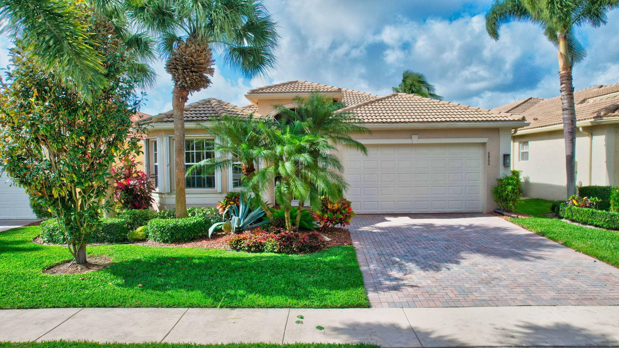 PARTIALLY FURNISHED WITH EXQUISITE DESIGNER FURNISHINGS !