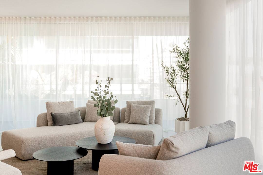 9200  Wilshire Blvd 2BR Beverly Hills La