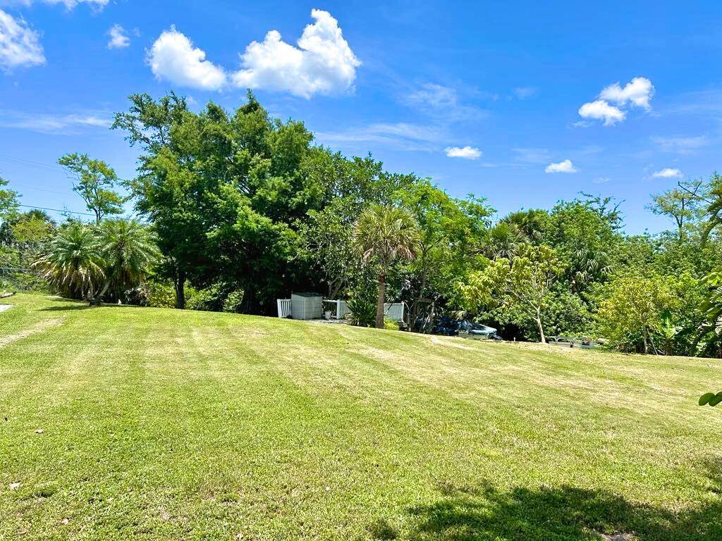Rare opportunity ! This is the only vacant land with direct canal access to the Caloosahatchee River in the Moore Haven Yacht Club, a 55 community.