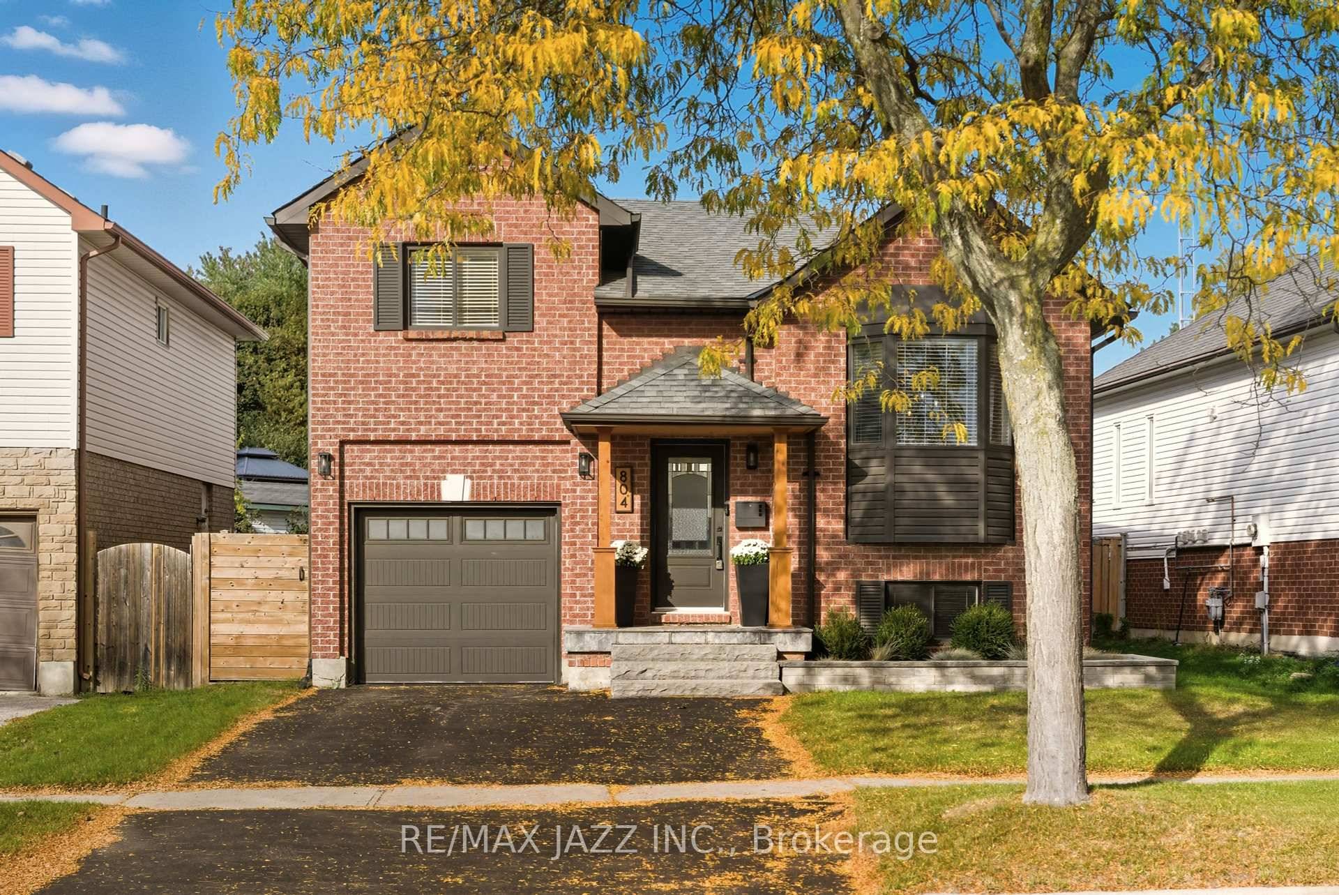 Welcome to this beautifully maintained 3 level side split in Oshawa's sought after Pinecrest community !