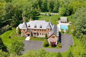 How better to describe this spectacular Norman style brick oak timbered masterpiece of a manor house than magnifique ?