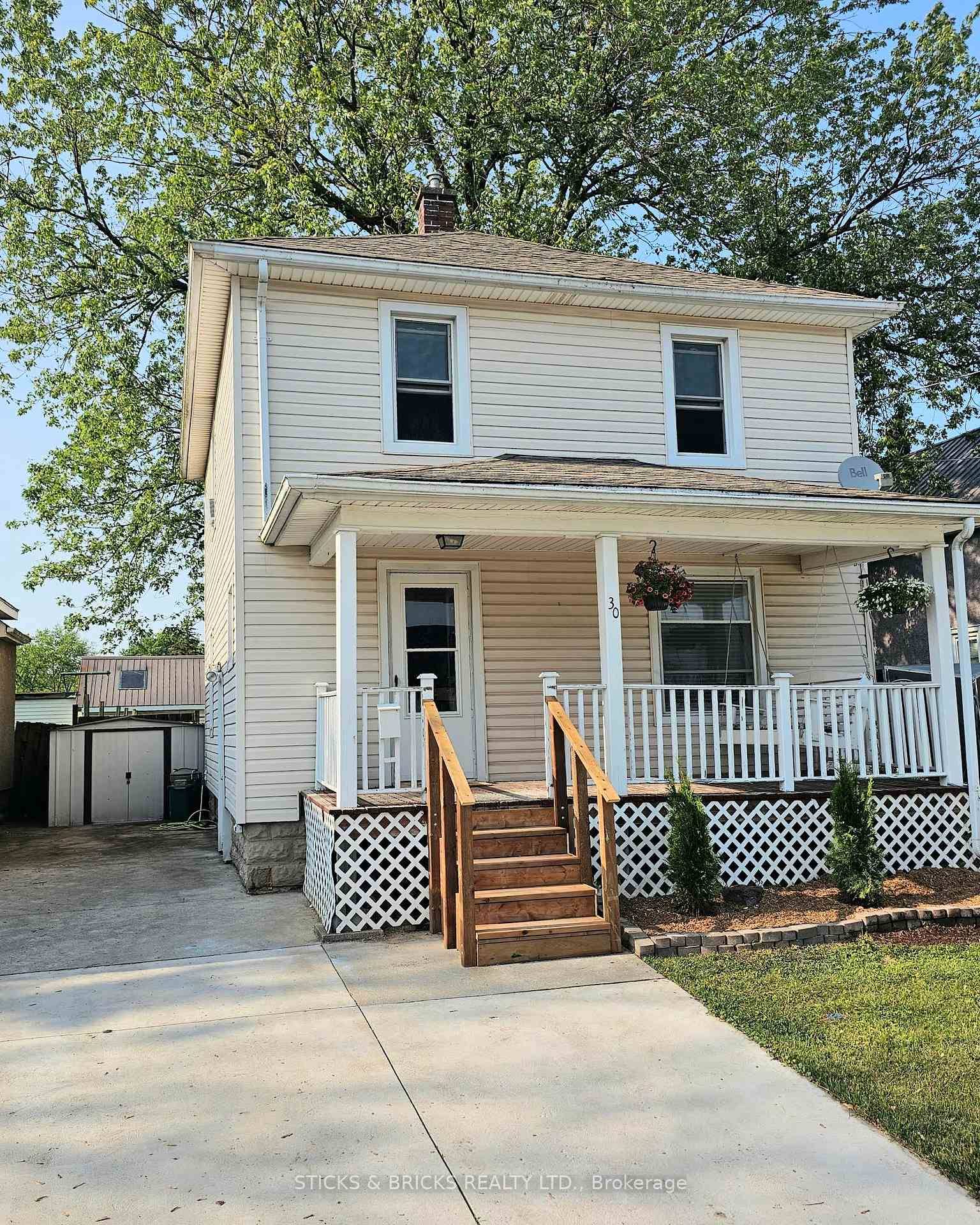 Welcome to your new home in the heart of Welland !