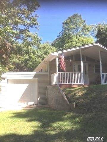 Off the Beaten Path, but close to all North Fork offers, Beach, Stores, Restaurants, Farms and wine country.