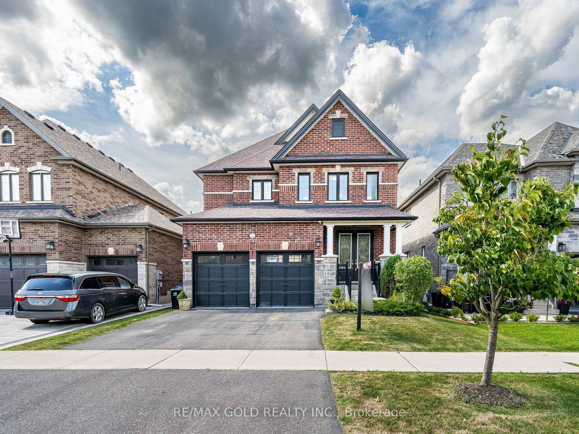 This beautifully upgraded detached home sits on a premium 38 x 108 ft lot in a sought after community, offering 2716 sq ft above grade and 982 sq ft builder ...