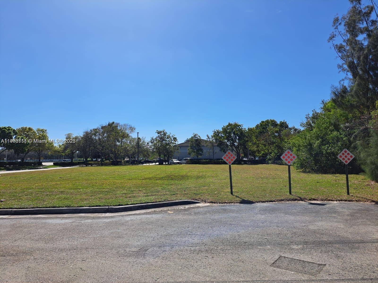 Location NW 136th Ave amp ; 19th St, Sunrise, FL Lot Size 44, 294 sqft 1 acre Access Corner lot with direct frontage on NW 136th Ave Demographics 65, 000 ...