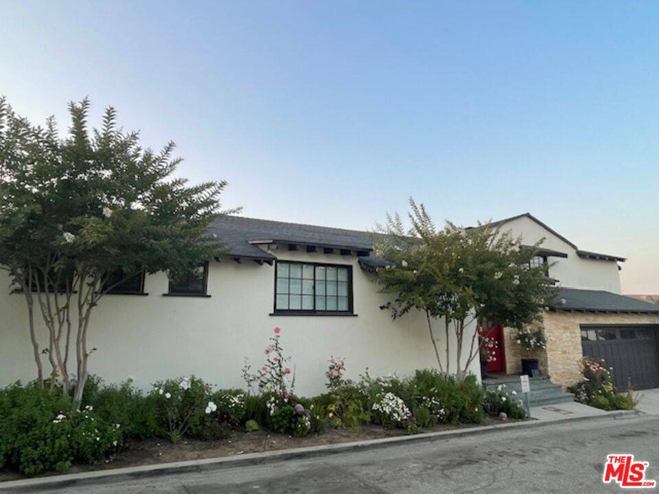 2444 Carman Crest Dr 3BR Hollywood Hills East La
