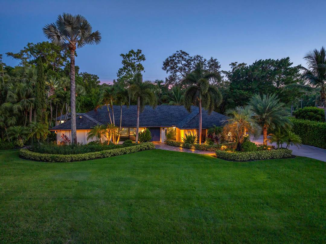 Private Wellington Estate with Resort Style Living Newly Built Guest House Discover this completely remodeled single story ranch estate, set on a lush, fenced acre in the heart of Wellington ...