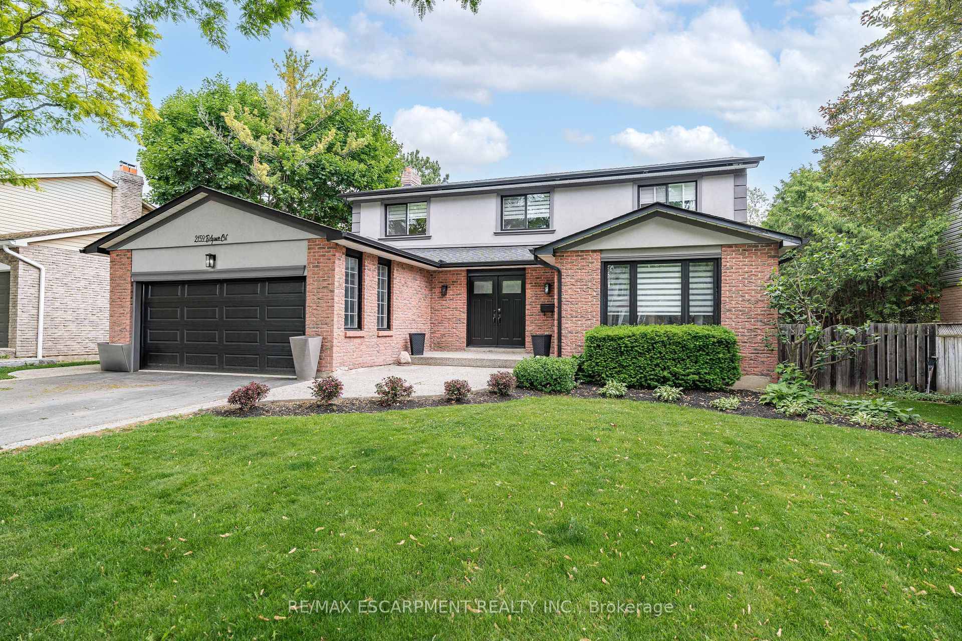 2159 Belgrave Court, Burlington A Turnkey Masterpiece in Upper Tyandaga.