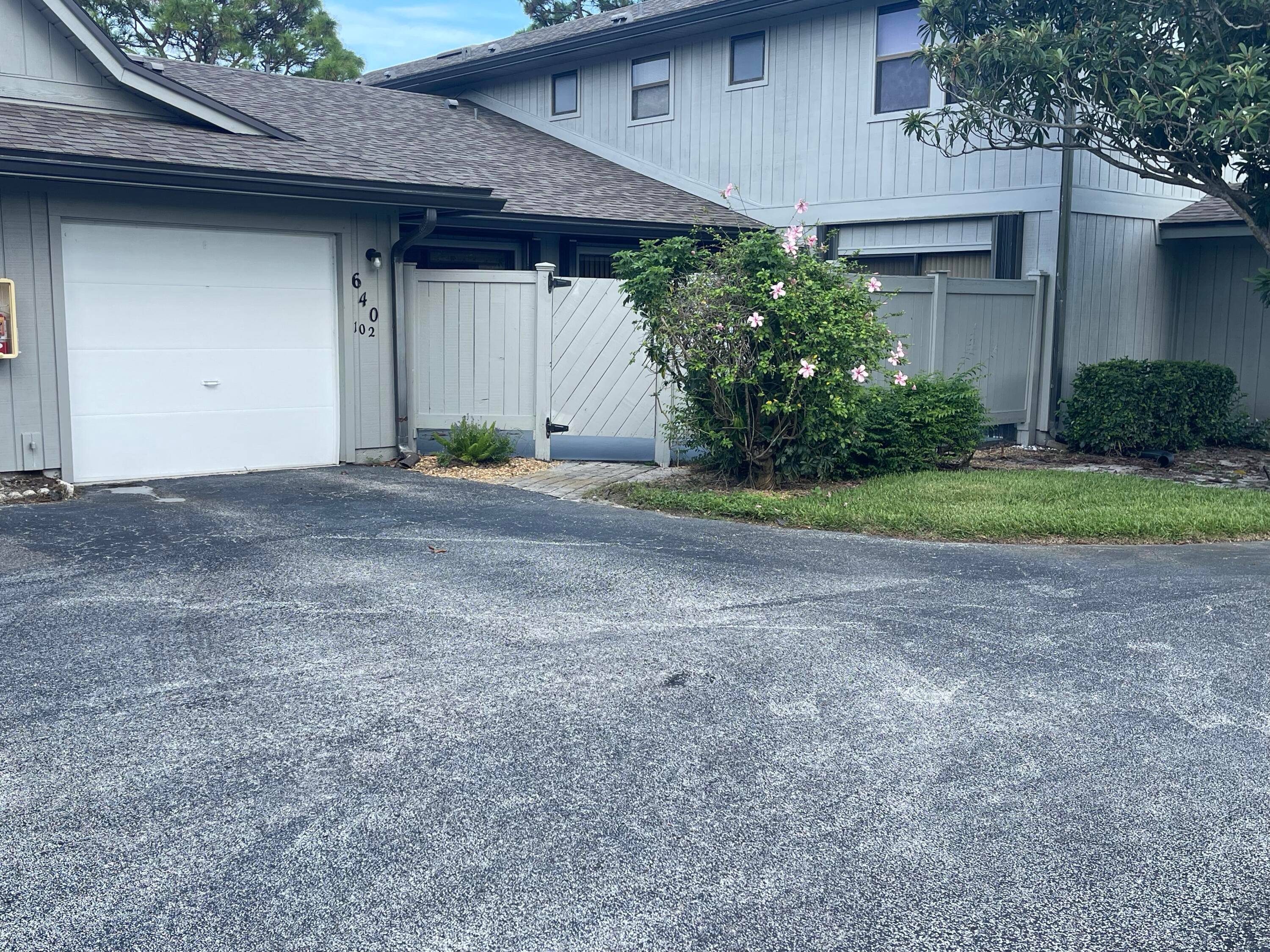 SELLER IS OFFERING TO PAY 1ST YEAR HOA FEES ''Welcome to 640 N Center Court SW, Unit 102, a charming 2 bedroom, 2 bath condo nestled in the heart of ...
