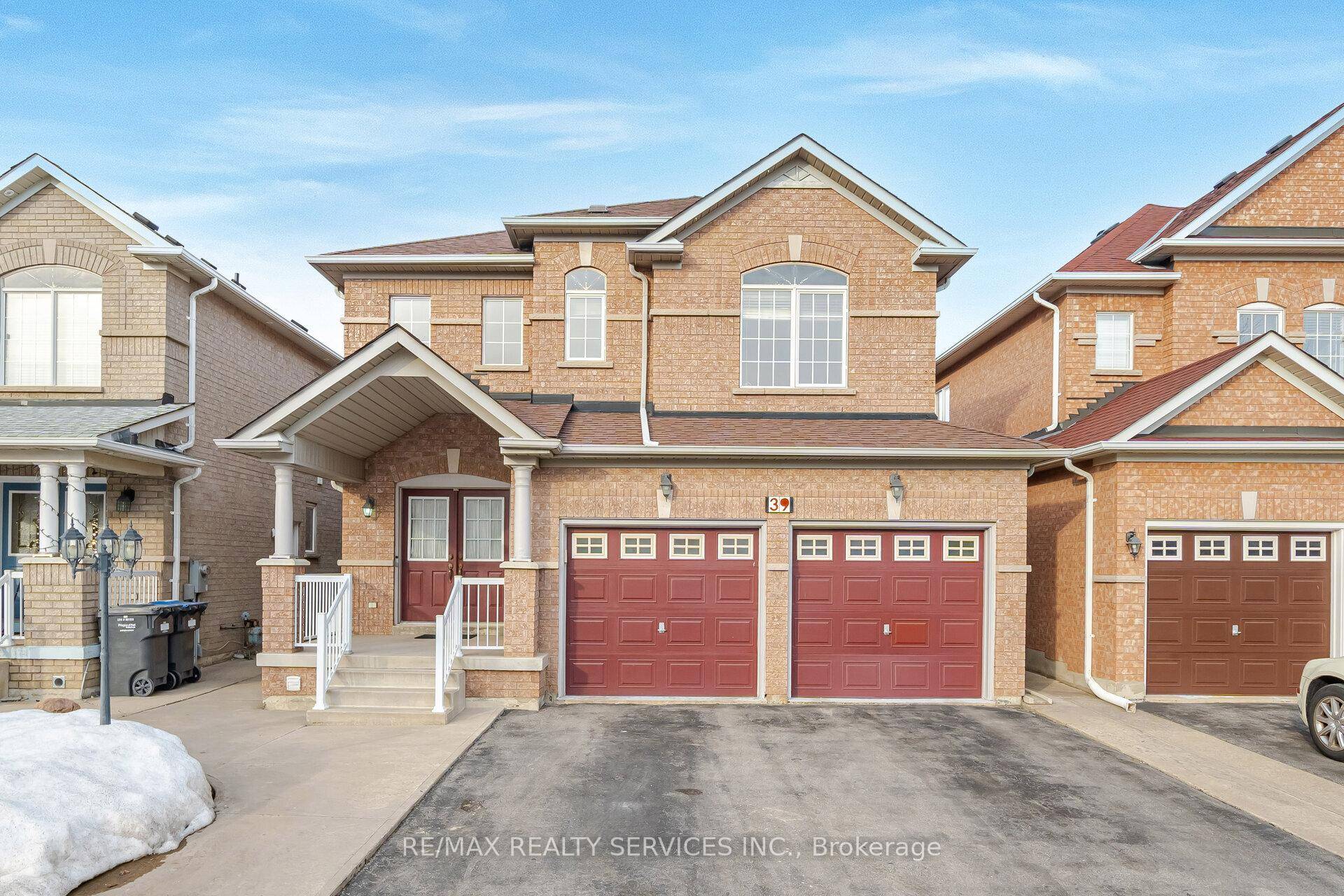 A Refined Retreat In The Heart Of SpringdaleTucked Away In One Of Springdales Most Prestigious Pockets, This Beautifully Maintained Residence Offers A Rare Combination Of Elegance, Comfort, And Convenience.