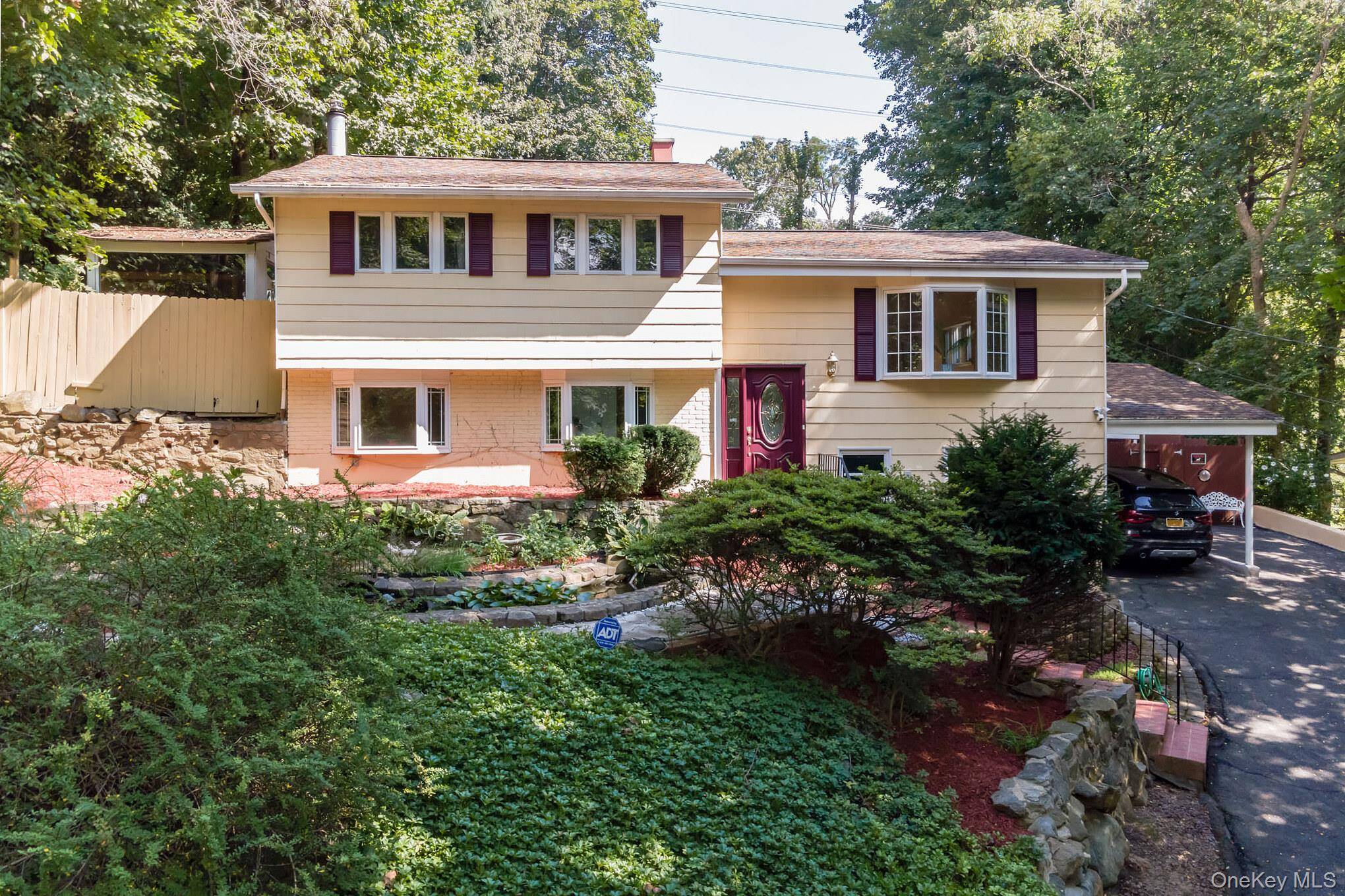 SPECTACULAR private sunlight 2600 Sq ft four bedroom home with gorgeous private property surrounded by trees.