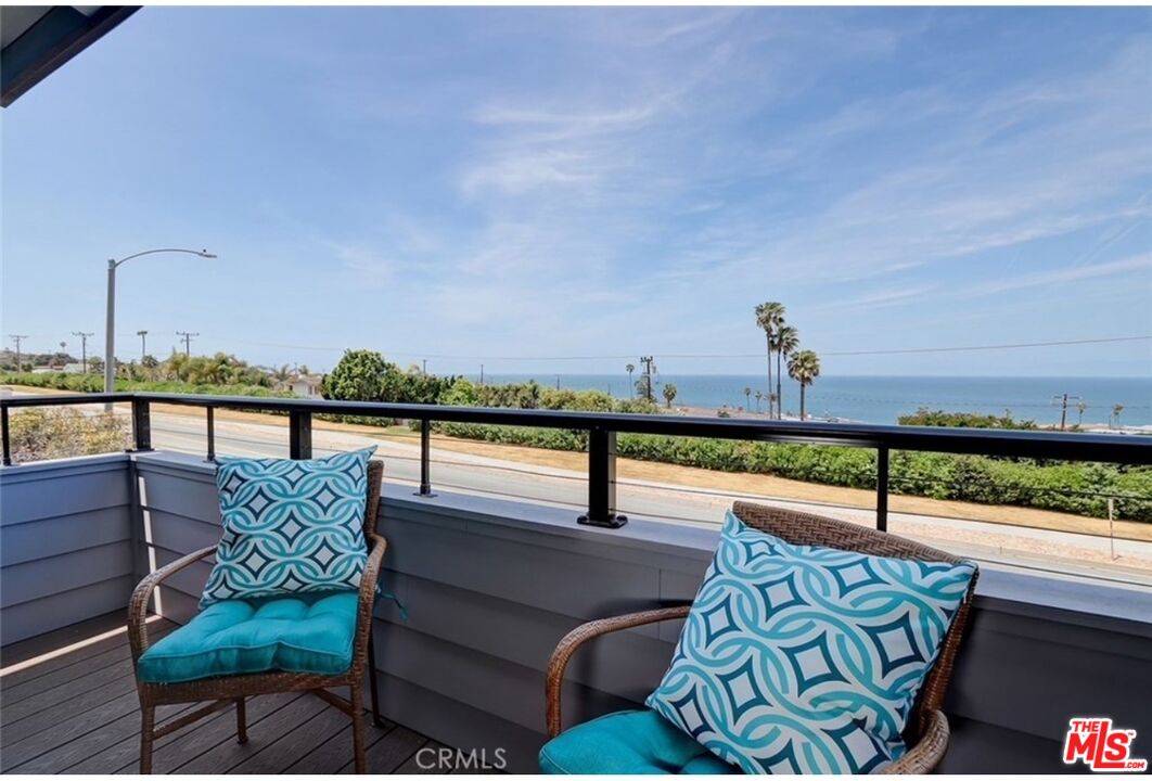 454   Palos Verdes Blvd 2BR La