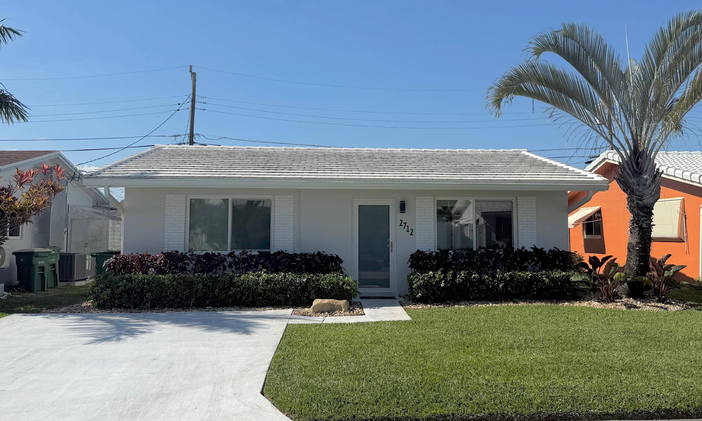 Welcome Home to this beautiful 2 Bedroom 1 Bath with Florida Room Single Family Home.