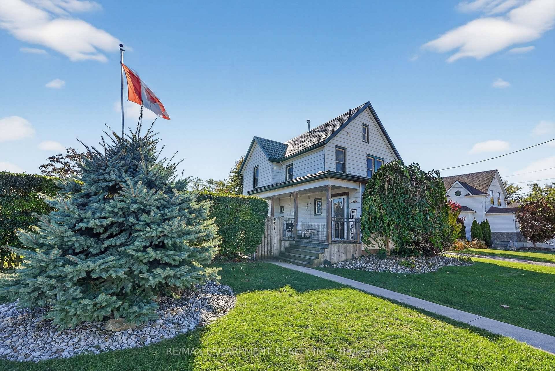 MODERN LIVING, SMALL TOWN HEART.