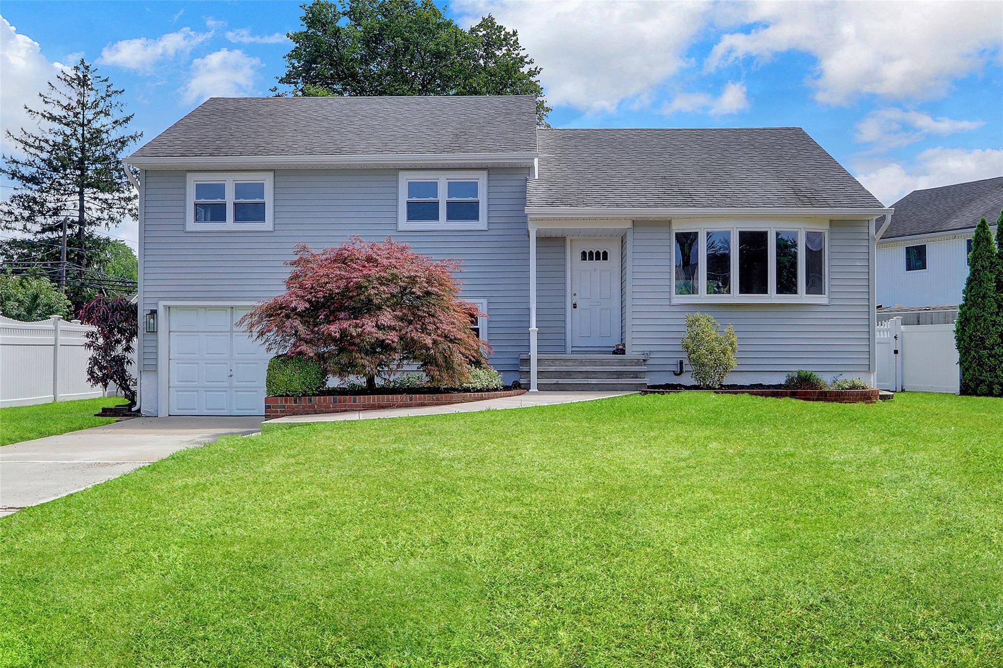 Move right into this 3 bedroom, 2 Bathroom, Split style home, with 1 car garage, updated kitchen w quartz counter and stainless steel appliances, updated bathrooms, new refurbished flooring amp ...