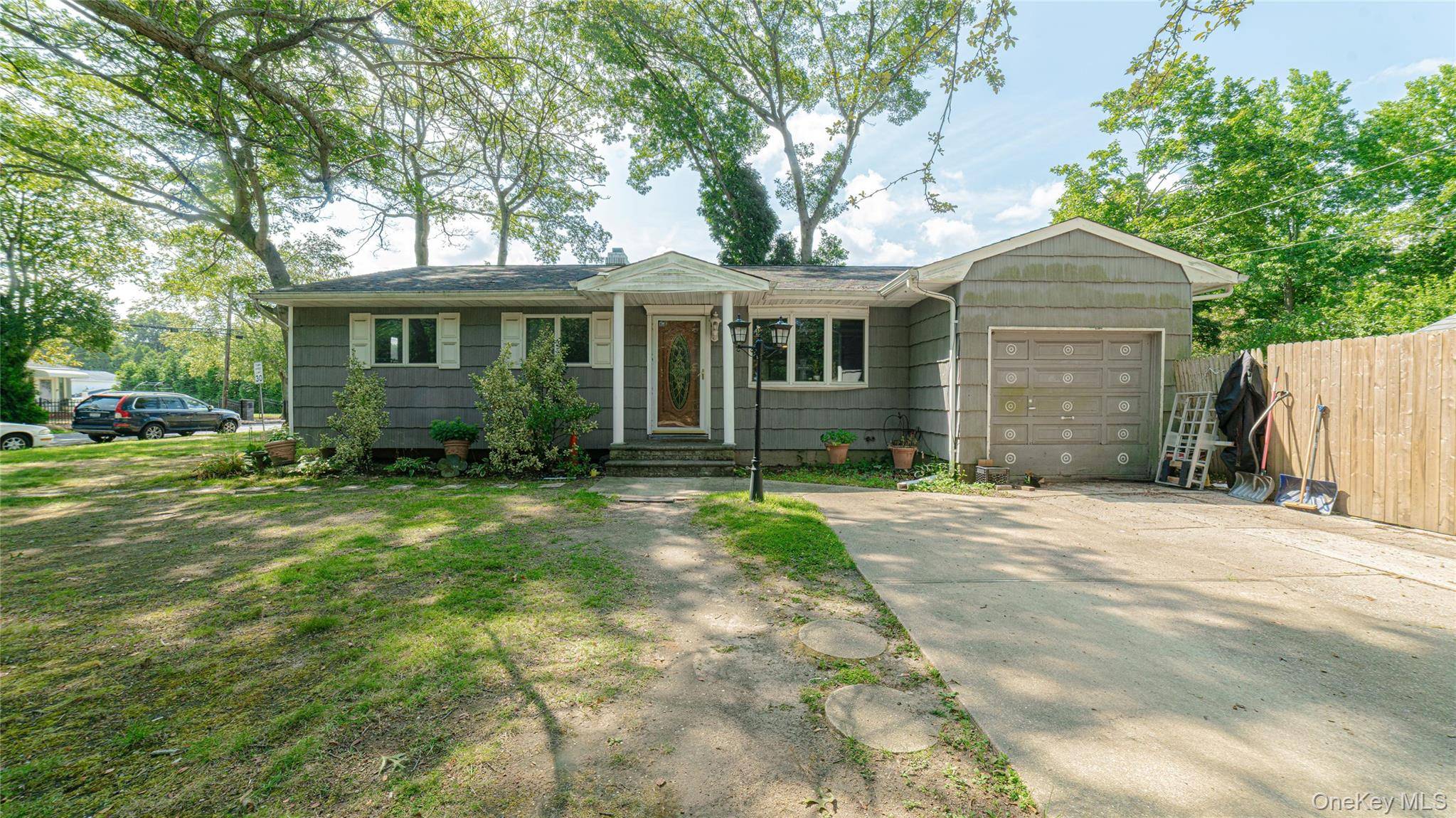 Welcome to 1120 Spur Drive South !
