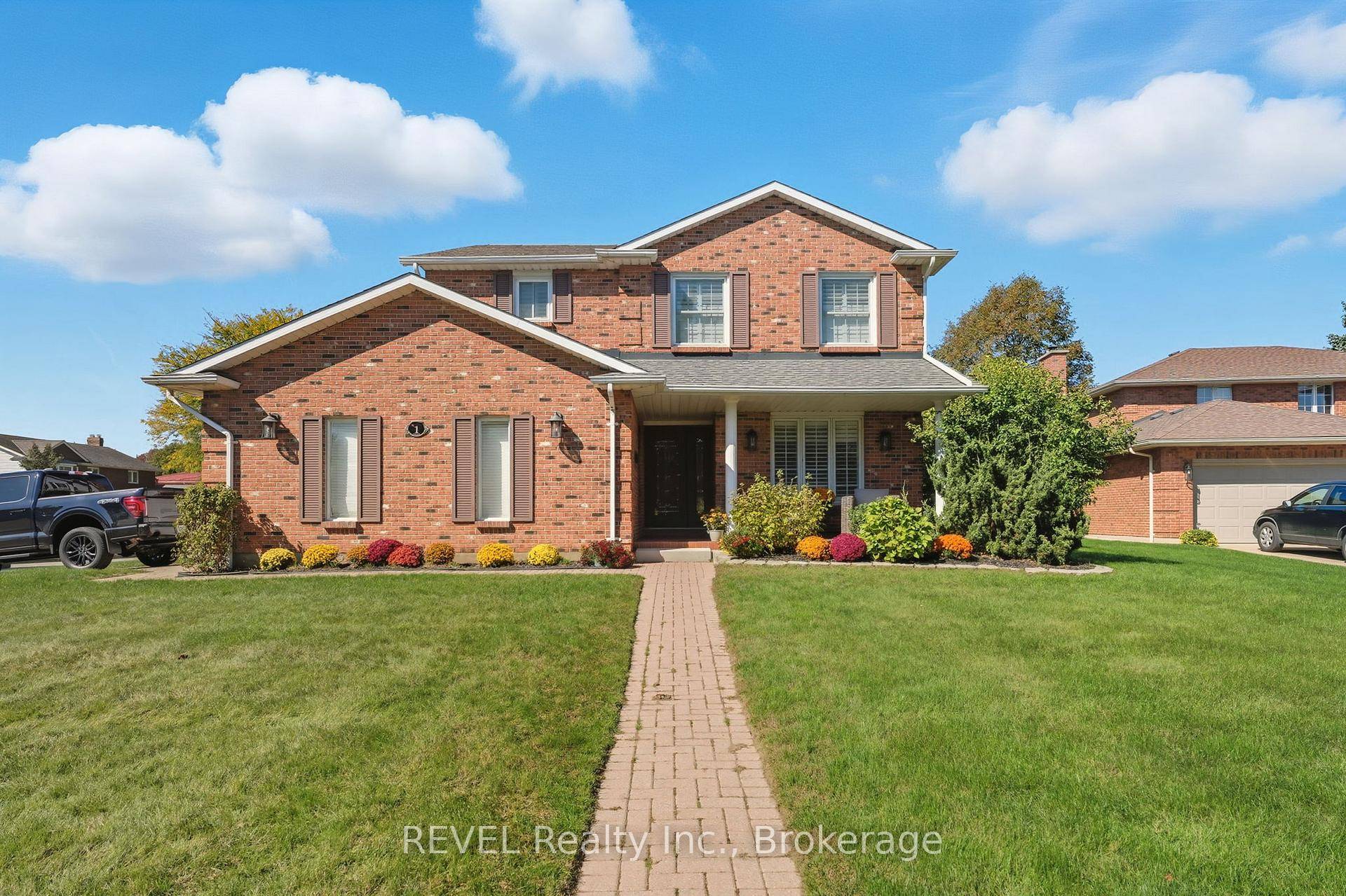 Welcome to this executive 3 1 bedroom, 3 1 bathroom home nestled within the sought after neighbourhood of St.