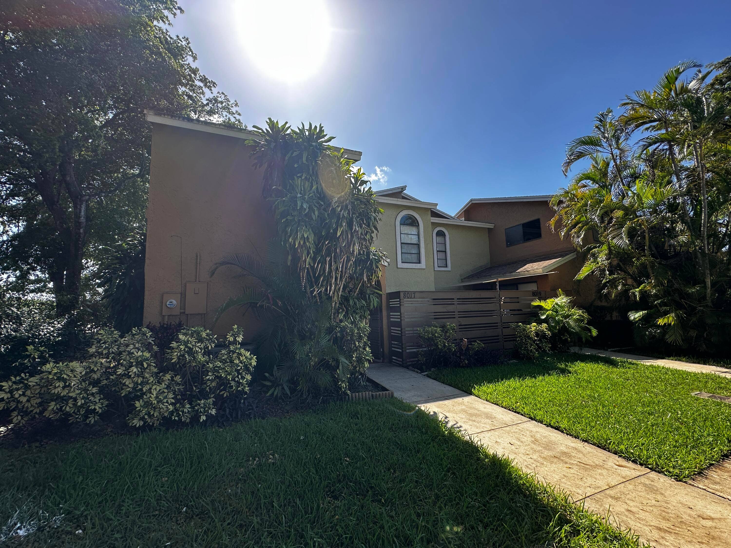 Ready to be remodeled ! This spacious 3 bed, 2.