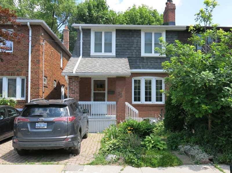 Very Comfortable amp ; Spacious 2 Bedroom Second Floor Suite 1 Block From Yonge amp ; Lawrence Subway !