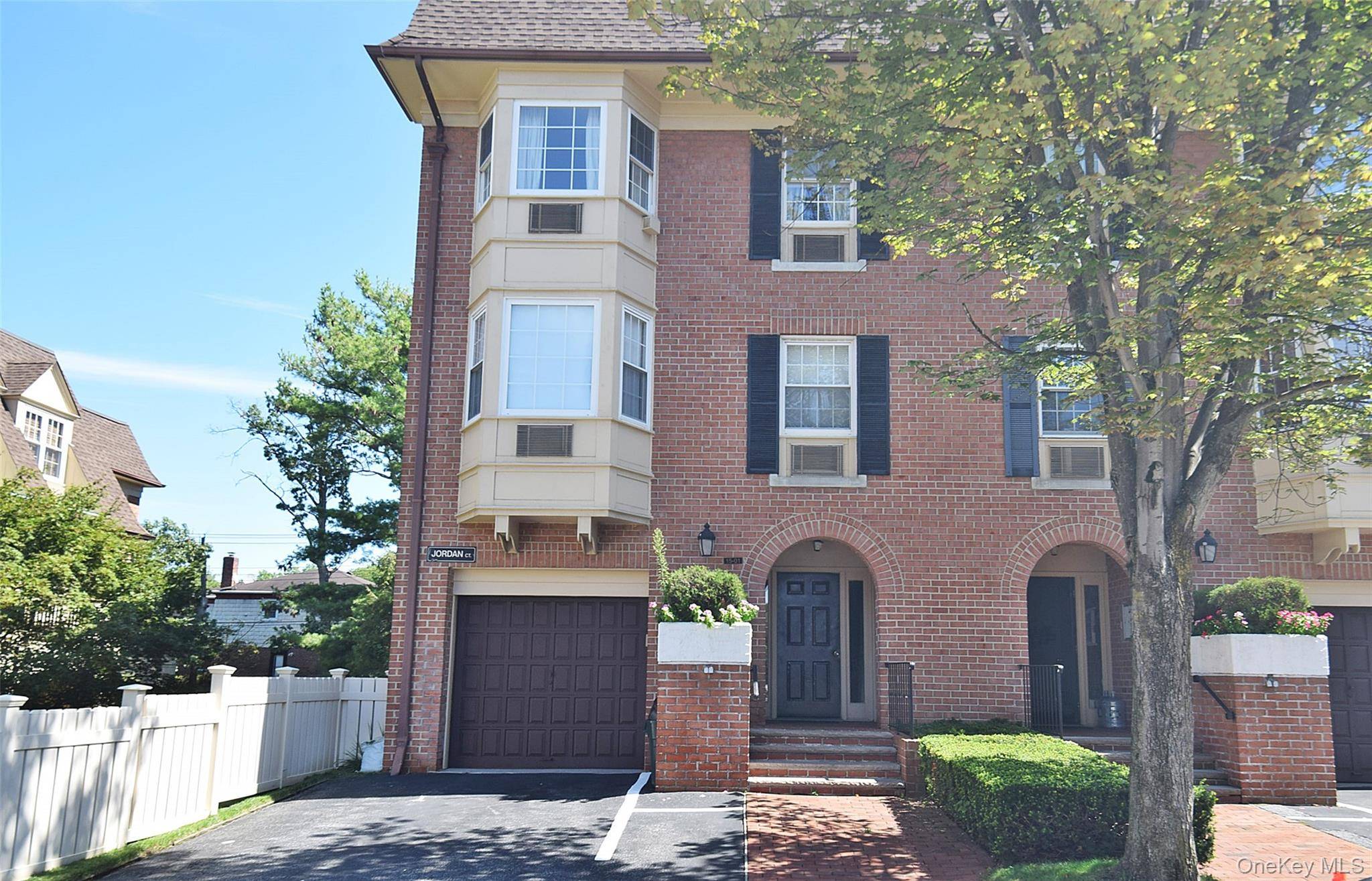 BAYBRIDGE LUXURY CONDO amp ; GATED COMMUNITY WITH RESORT STYLE LIVING, SIMPLEX, CORNER UNIT, MINT CONDITION, TOTALLY UPDATED 2 BEDROOMS, 2 BATHS, WITH GARAGE, WOOD FLOORS, BAY WINDOWS, IN UNIT ...