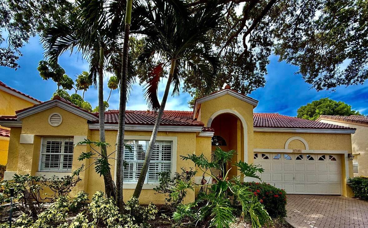 Situated in one of Palm Beach Garden's most sought after communities, Siena Oaks, this spacious single story 3 bedroom, 2 full bathroom home of over 1, 800 square feet lies ...