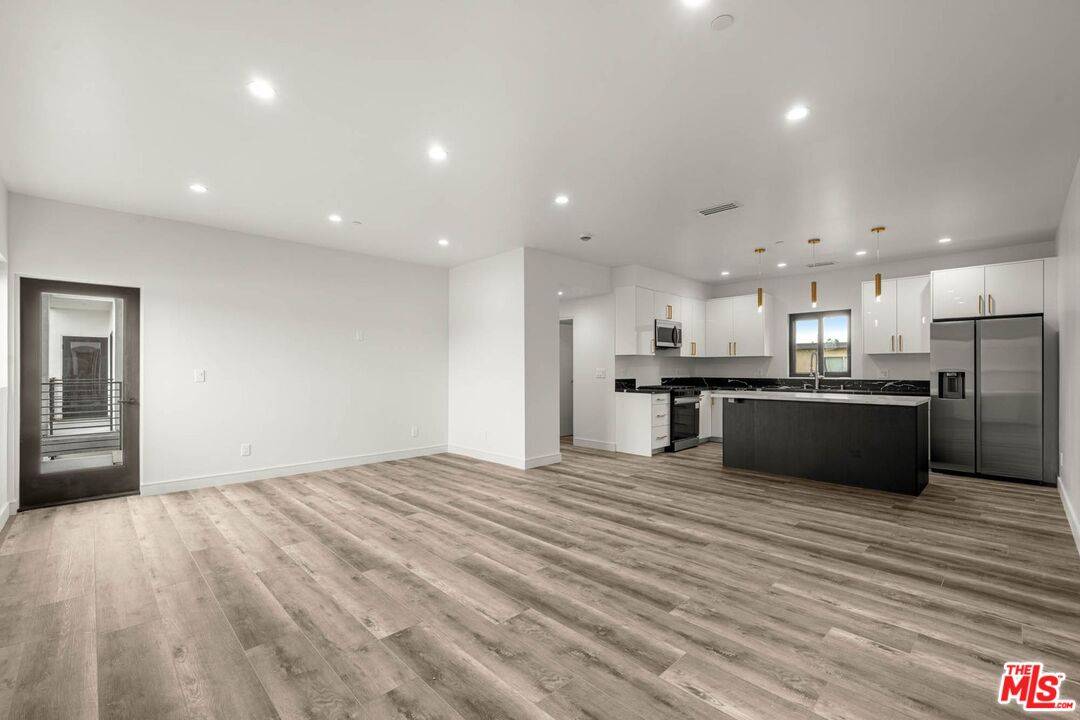 1920 S Sherbourne Dr 5BR La