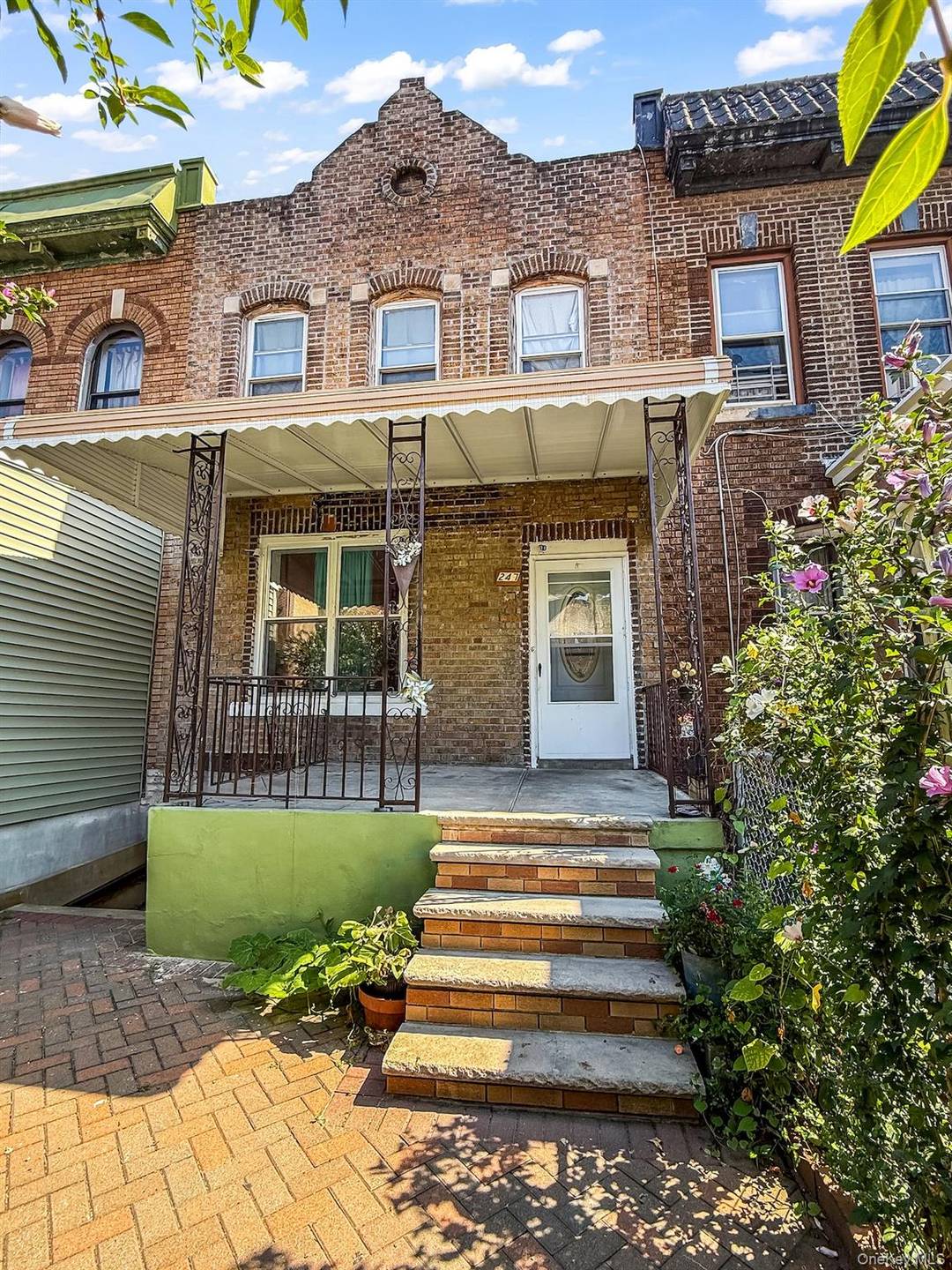 Charming Single Family Brick Home in a Prime Flatbush !