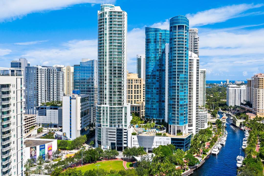 Welcome home to 100 Las Olas located in Fort Lauderdale s retail and entertainment corridor.