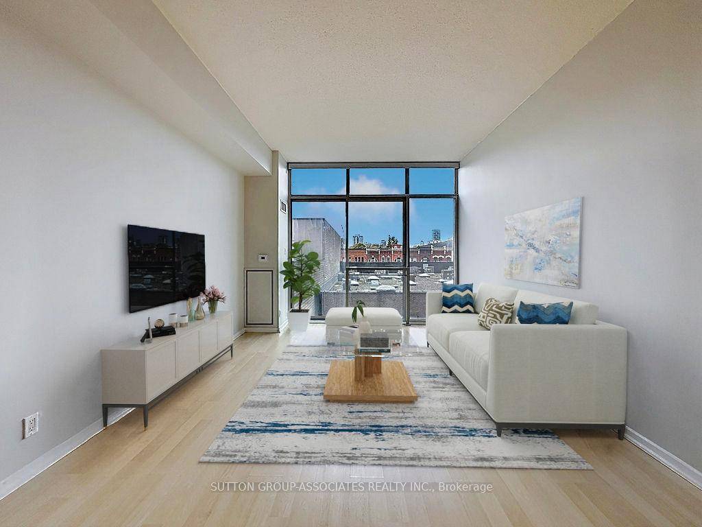 Immaculate and rarely offered 1 bedroom loft in the award winning District Lofts, located in the heart of Toronto's Fashion and Entertainment Districts.