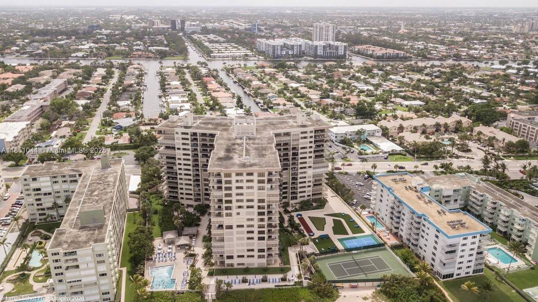 BEAUTIFULL OCEAN FRONT BUILDING, UNIT WITH 3 BEDROOMS AND 2 BATHROOMS.