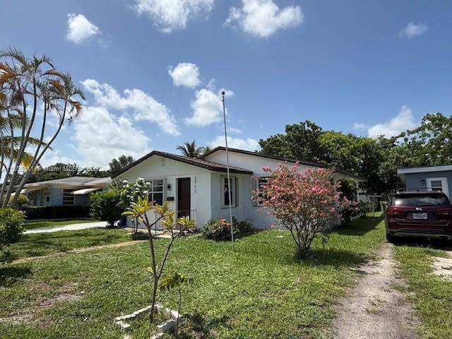 Beautiful 3 bed 2 bath home, fully remodeled, great location in the city of Hollywood.