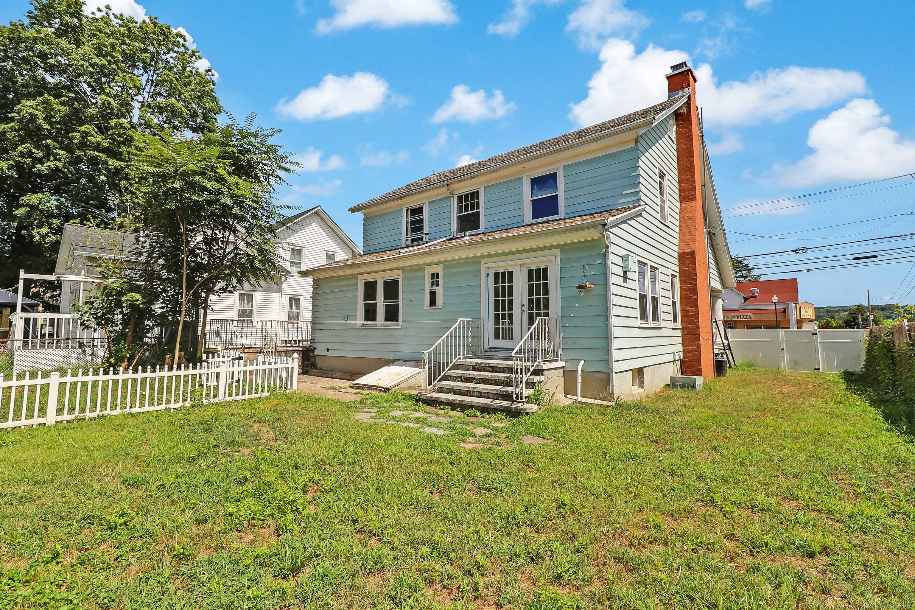 Charming Colonial W Large Spacious Rooms and Fenced Yard.