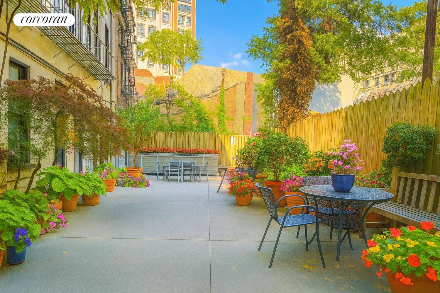 CHARMING ALCOVE STUDIO IN HEART OF WEST VILLAGE W COMMON GARDEN !