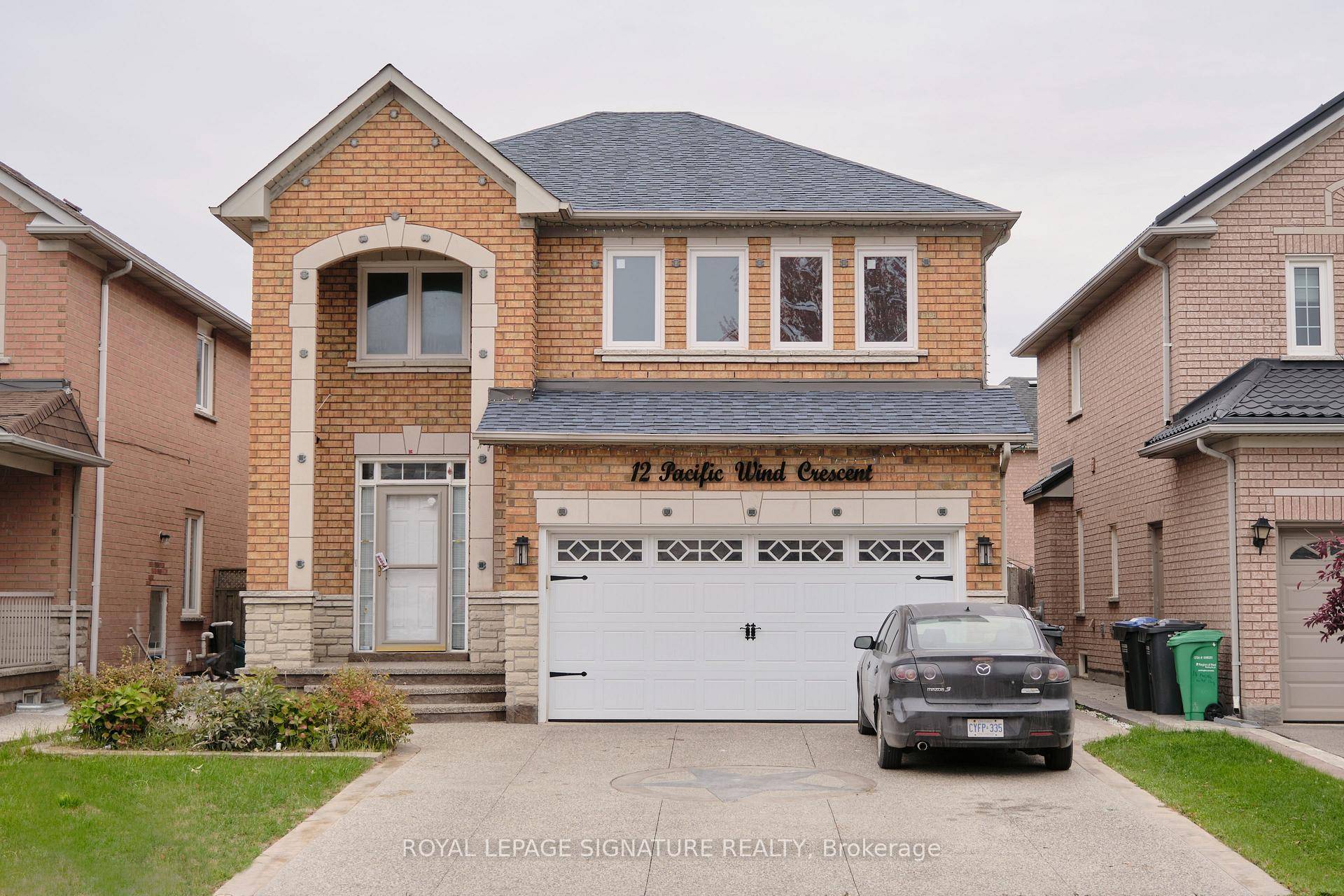 Awesome location, well maintained, landscaped, fully upgraded Greenpark 2 storey, 4 Bedroom detached family house located in a highly sought after neighborhood Trinty Commons.