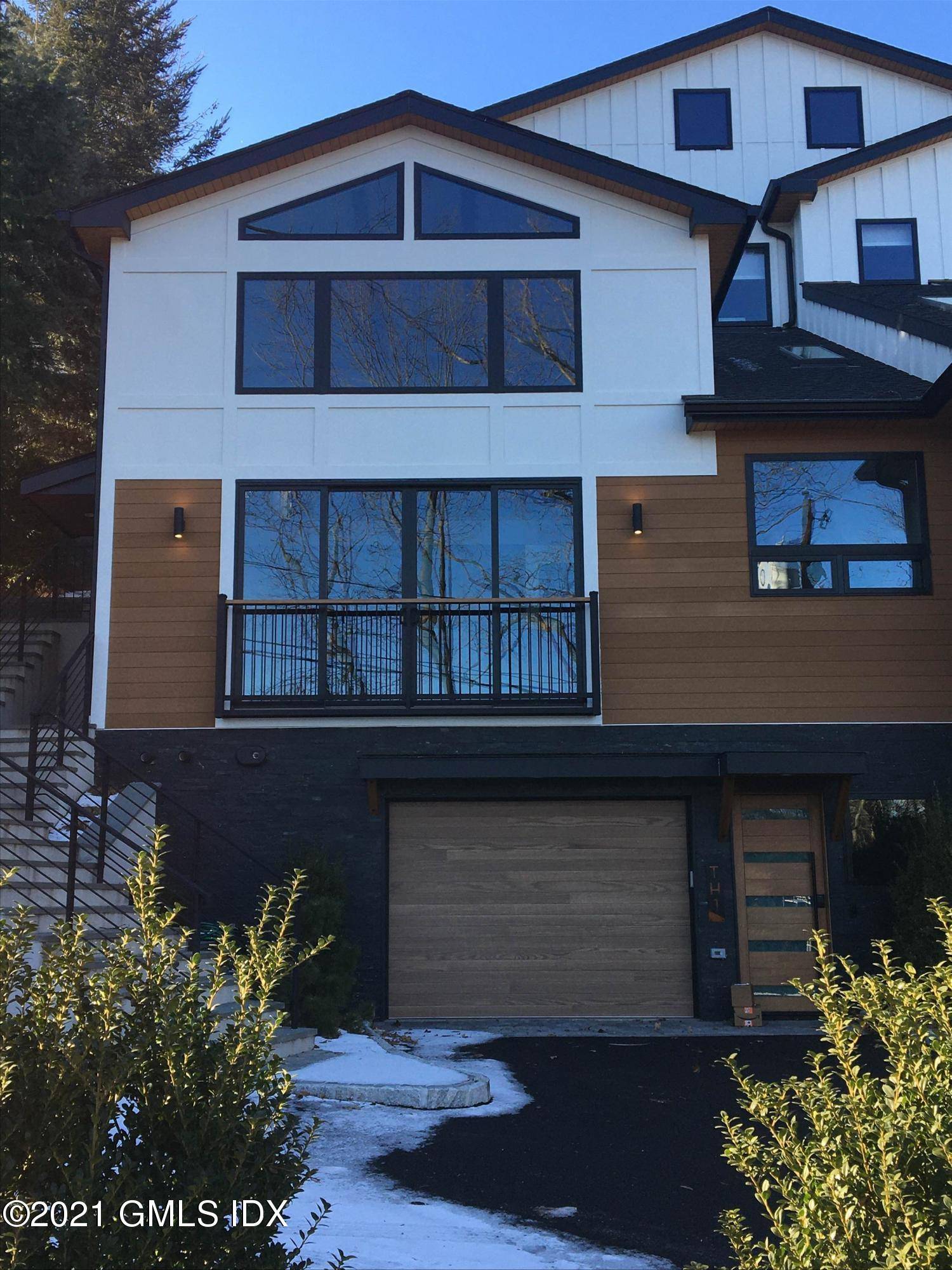 2020 Smarthome Alexa capable Town Home.