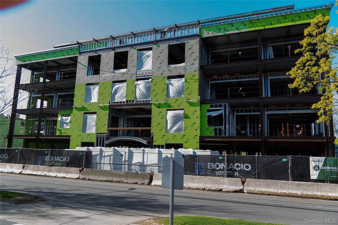 Well appointed with high end finishes throughout, and constructed by an award winning builder, this luxurious condo building near Broadway is where you want to be !