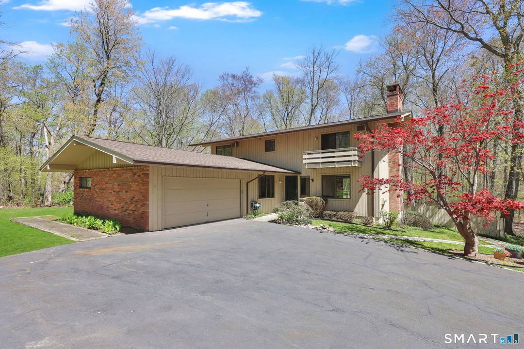 Best Final Offers by Monday 5 4 at 2pm Welcome to 18 Ledgewood, a beautiful Contemporary home offering 2, 900 square feet of well proportioned living space in a desirable ...